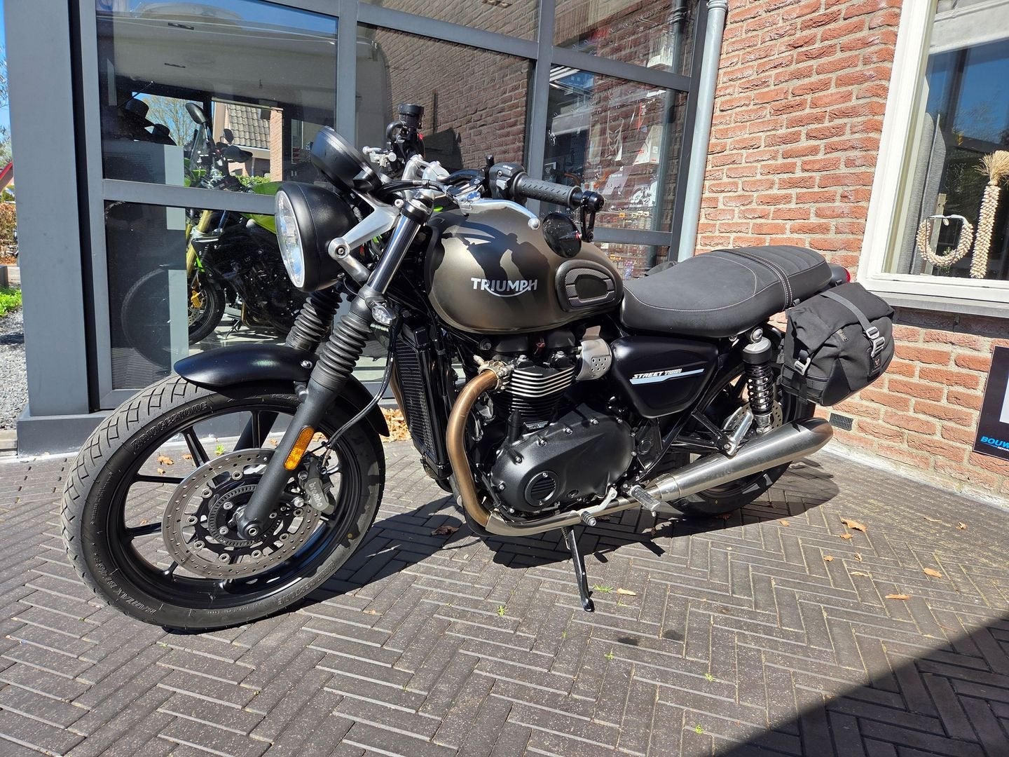 TRIUMPH STREET TWIN (bj 2019), 2 cilinders, Motorrijbewijs A, Bedrijf, Meer dan 35 kW