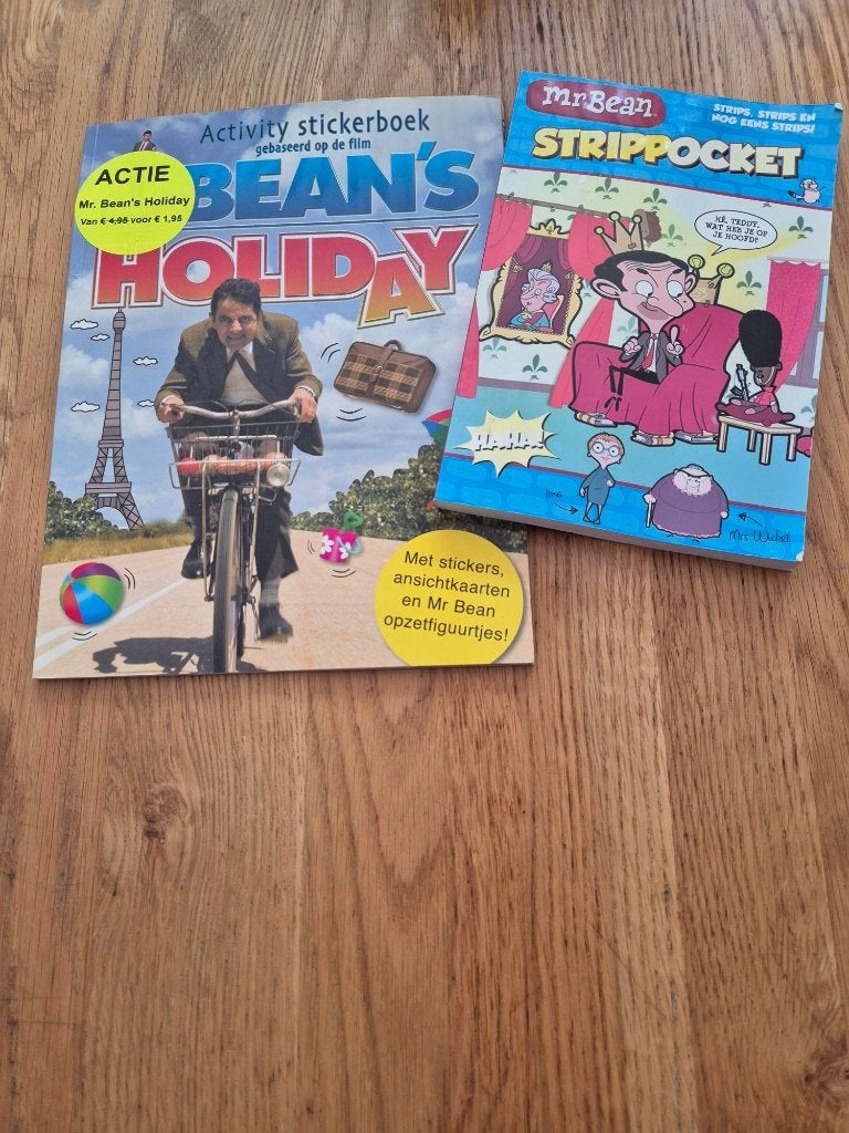 mr bean stickerboek en strippocket, Boeken, Ophalen, Gelezen