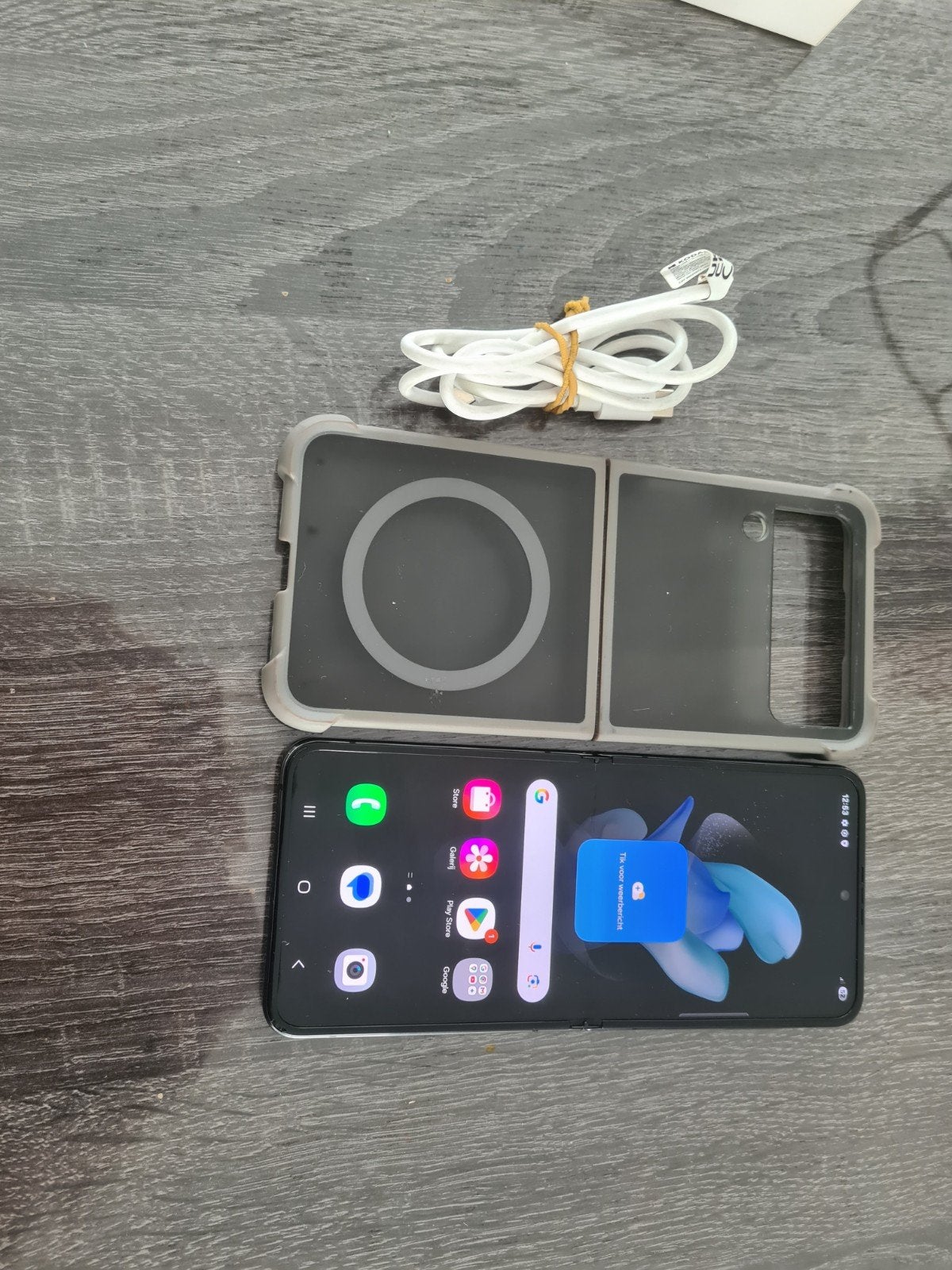 zo goed als nieuw Samsung Galaxy Z Flip  4 met hoes en kabel, Telecommunicatie, Mobiele telefoons | Samsung, Ophalen, Zwart, Zo goed als nieuw