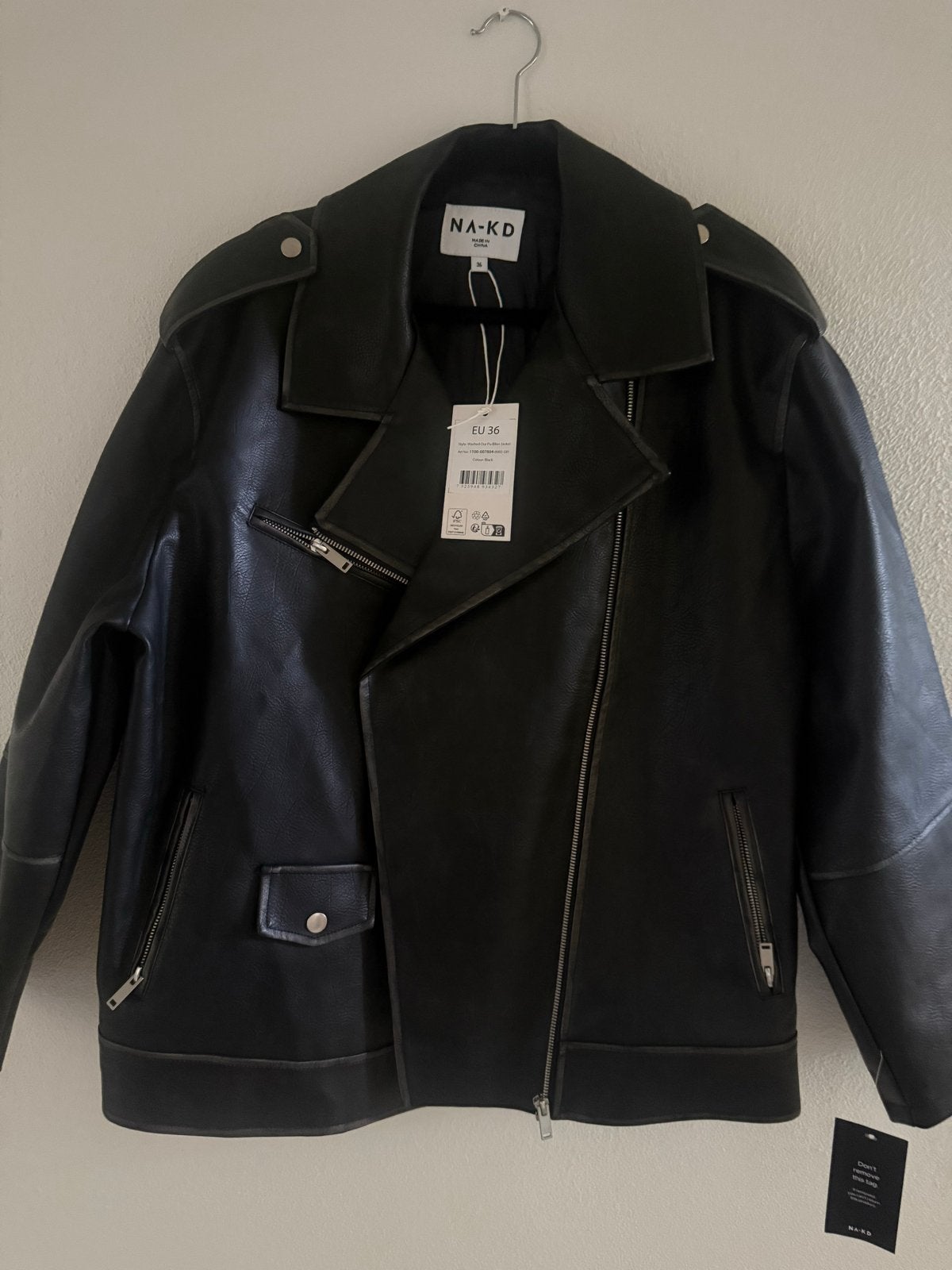 NA-KD Zwart Leren Bikerjack Maat 36 - Nieuw, Ophalen of Verzenden, Nieuw, Maat 36 (S), Zwart