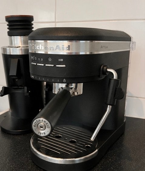 KitchenAid Artisan-espressomachine, Witgoed en Apparatuur, Koffiezetapparaten, Stoompijpje, Espresso apparaat, Gemalen koffie
