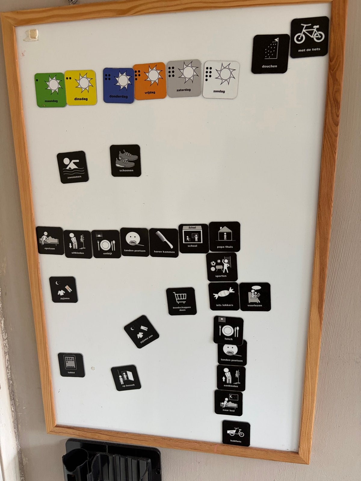 Planbord met magneetjes voor dagelijkse routine, Gebruikt, Overige thema's, Meerkleurig, Educatief