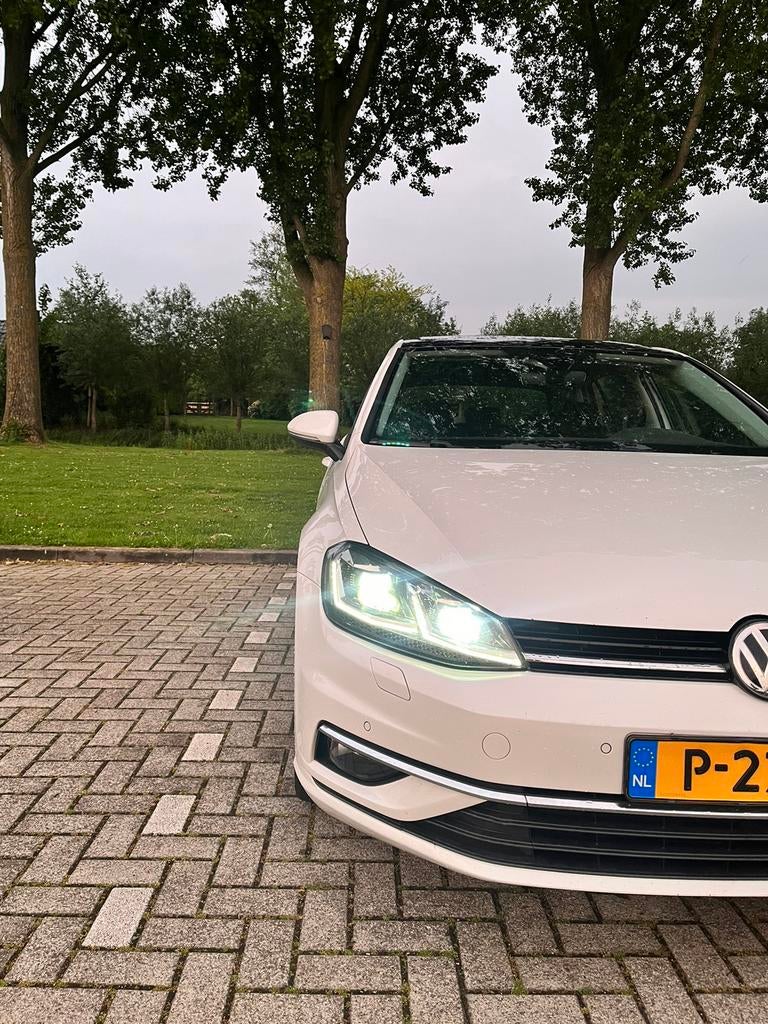 VW Golf 7.5 2.0 TDI Highline FULL OPTIONS PANO | ACC CARPLAY, Auto's, Euro 5, Zwart, 4 cilinders, Alcantara