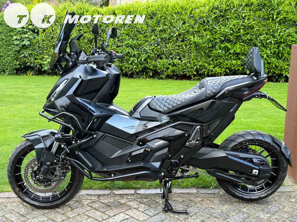 ⭐️ 2025 CUSTOM Honda XADV 750 AMG MATT BLACK SPECIAL CARPLAY, 750 cc, Occasion, Traction Control, Motorrijbewijs A