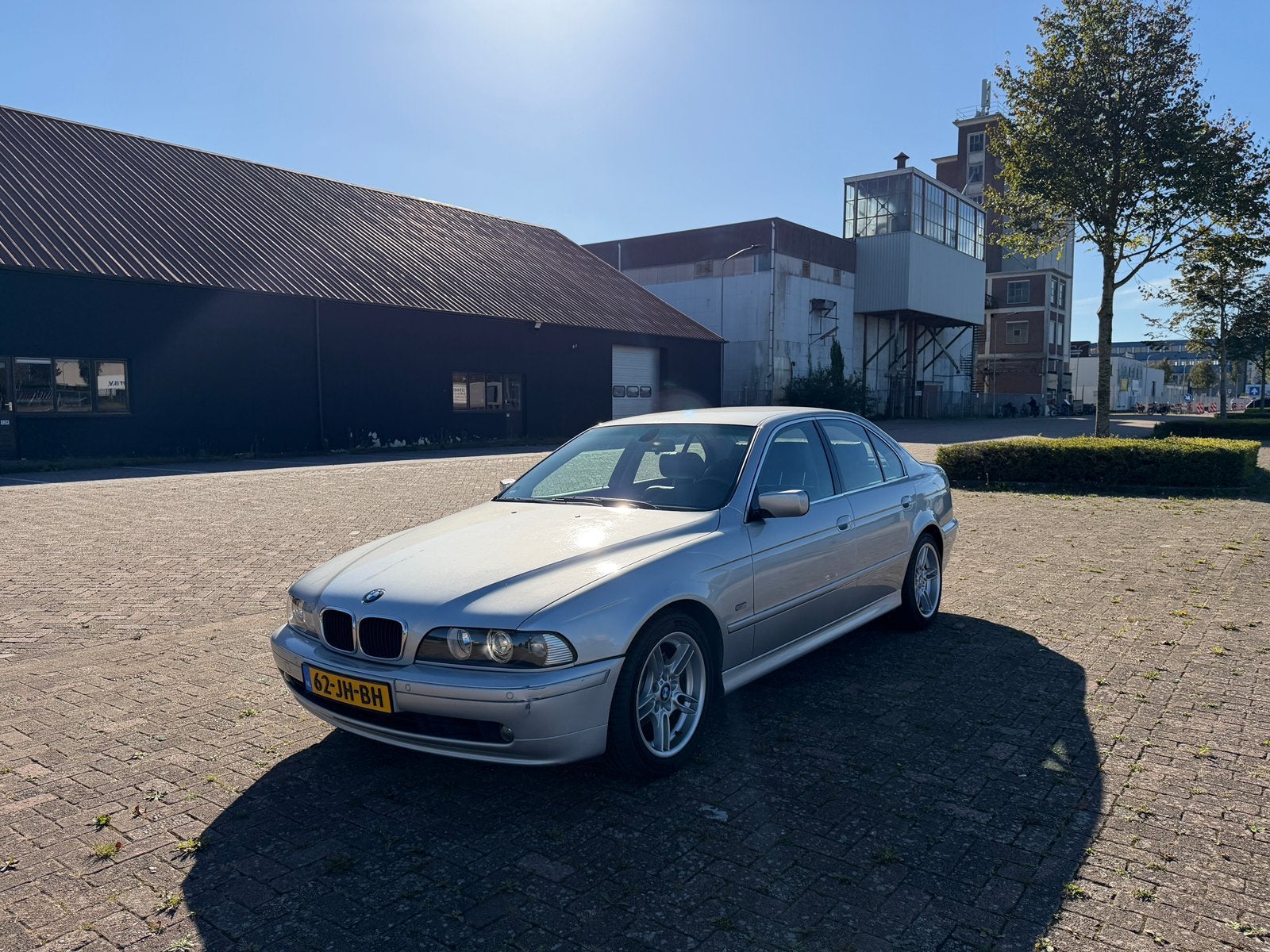 BMW 5-Serie 2.5 I 525 AUT 2002 Grijs, Auto's, Automaat, Achterwielaandrijving, Zwart, 1505 kg