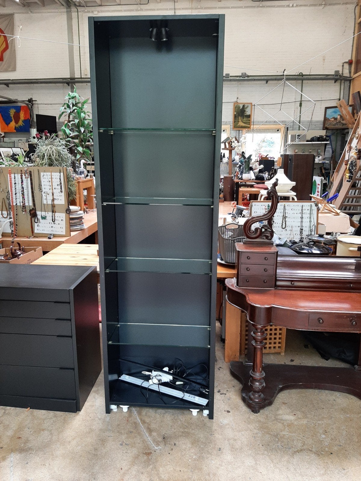 Vintage zwarte Pastoe kasten: Hoge vitrine & lage dressoir, Ophalen, Gebruikt