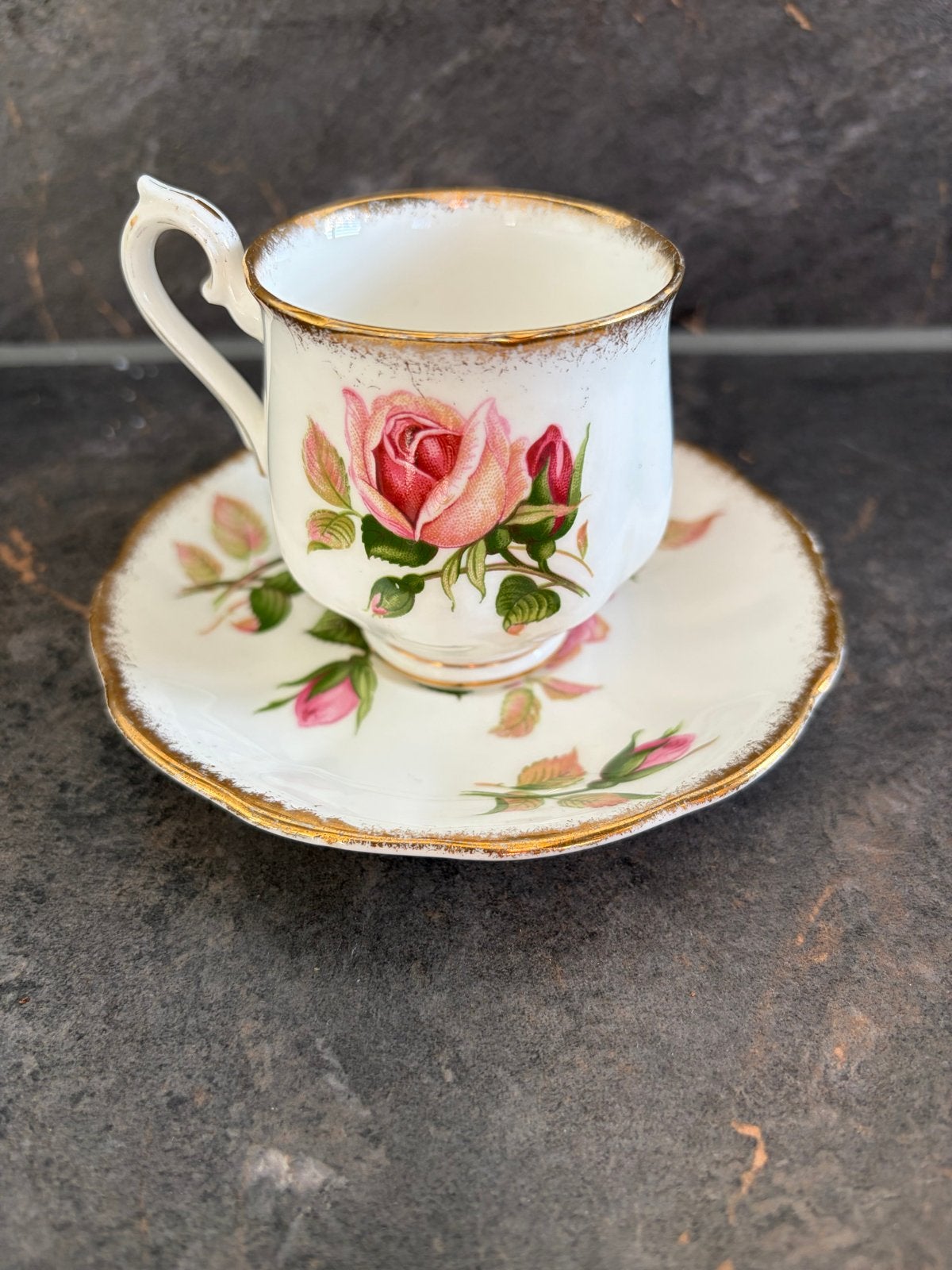 Royal Albert Anniversary Rose kop en schotel, Ophalen of Verzenden