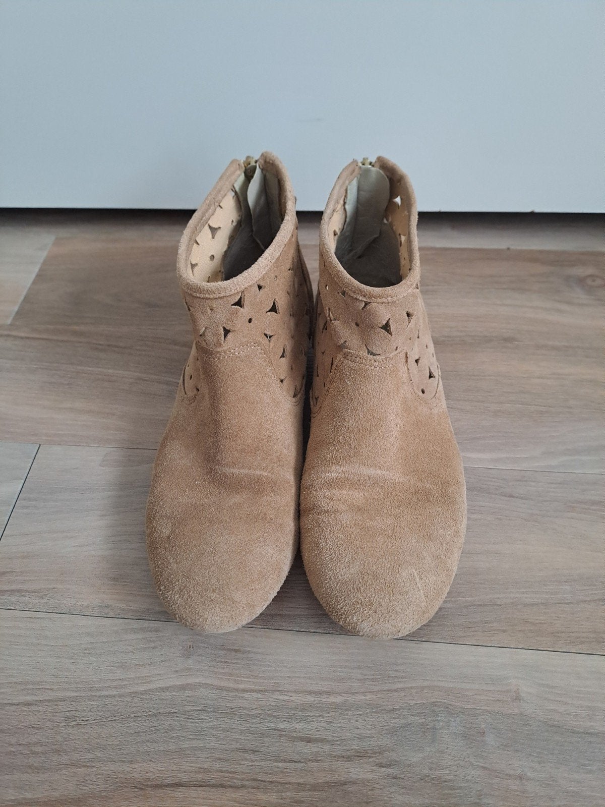 Suede laarsjes maat 37, Schoenen met lage hakken, Overige kleuren, Ophalen of Verzenden, Gedragen