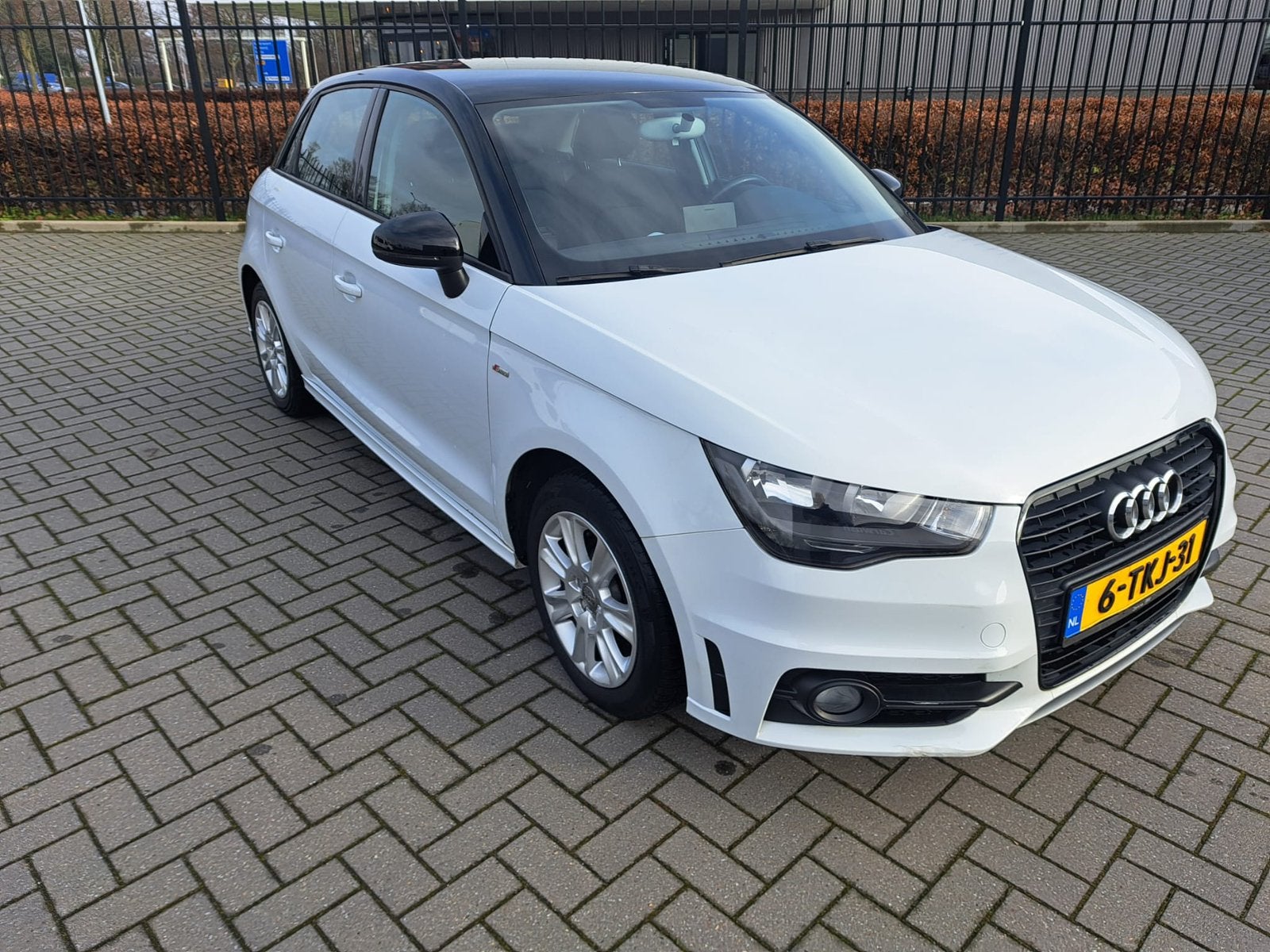 Audi A1 1.2 Tfsi 63KW SB 2014 Wit, Auto's, Voorwielaandrijving, Stof, Zwart, 4 cilinders