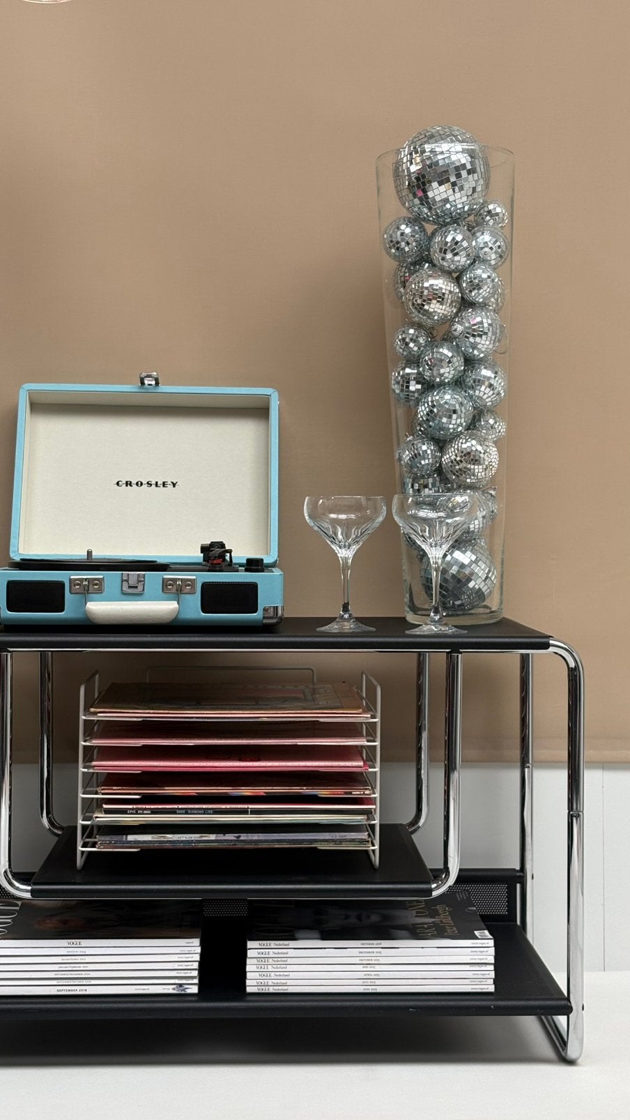 Vintage zwart metaal Habitat LP audiomeubel chroom buisframe, Minder dan 55 cm, Bauhaus, -, Metaal of Aluminium