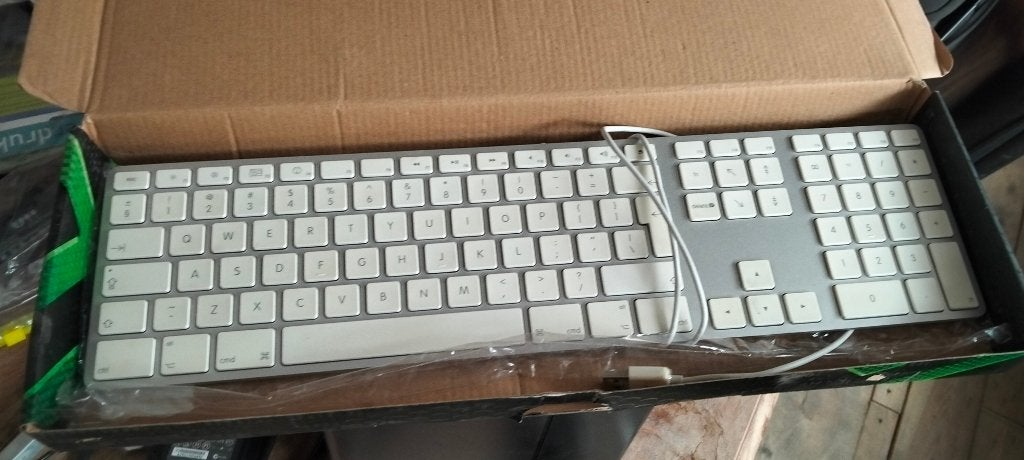 Apple toetsenbord met numeriek deel usb, Computers en Software, Toetsenborden, Gebruikt, Multimediatoetsen, Numeriek, Ophalen of Verzenden