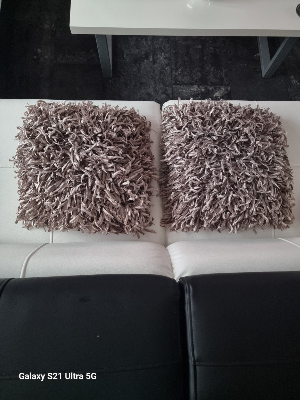 Set van 2 pluizige sierkussens - Taupe, Overige kleuren, Vierkant, Ophalen of Verzenden, Zo goed als nieuw