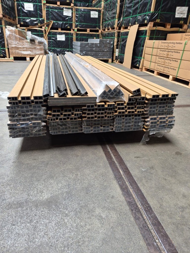 OP=OP - Partij triple rhombus gevelbekleding - ruim 29 m2, Ophalen, Gebruikt, 250 cm of meer, Planken