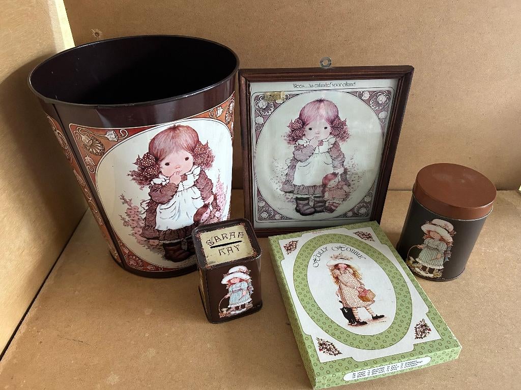 Sarah Kay & holly hobbie prullenbakje, blikje, spaarpot, Verzamelen, Retro, Ophalen, Huis en Inrichting