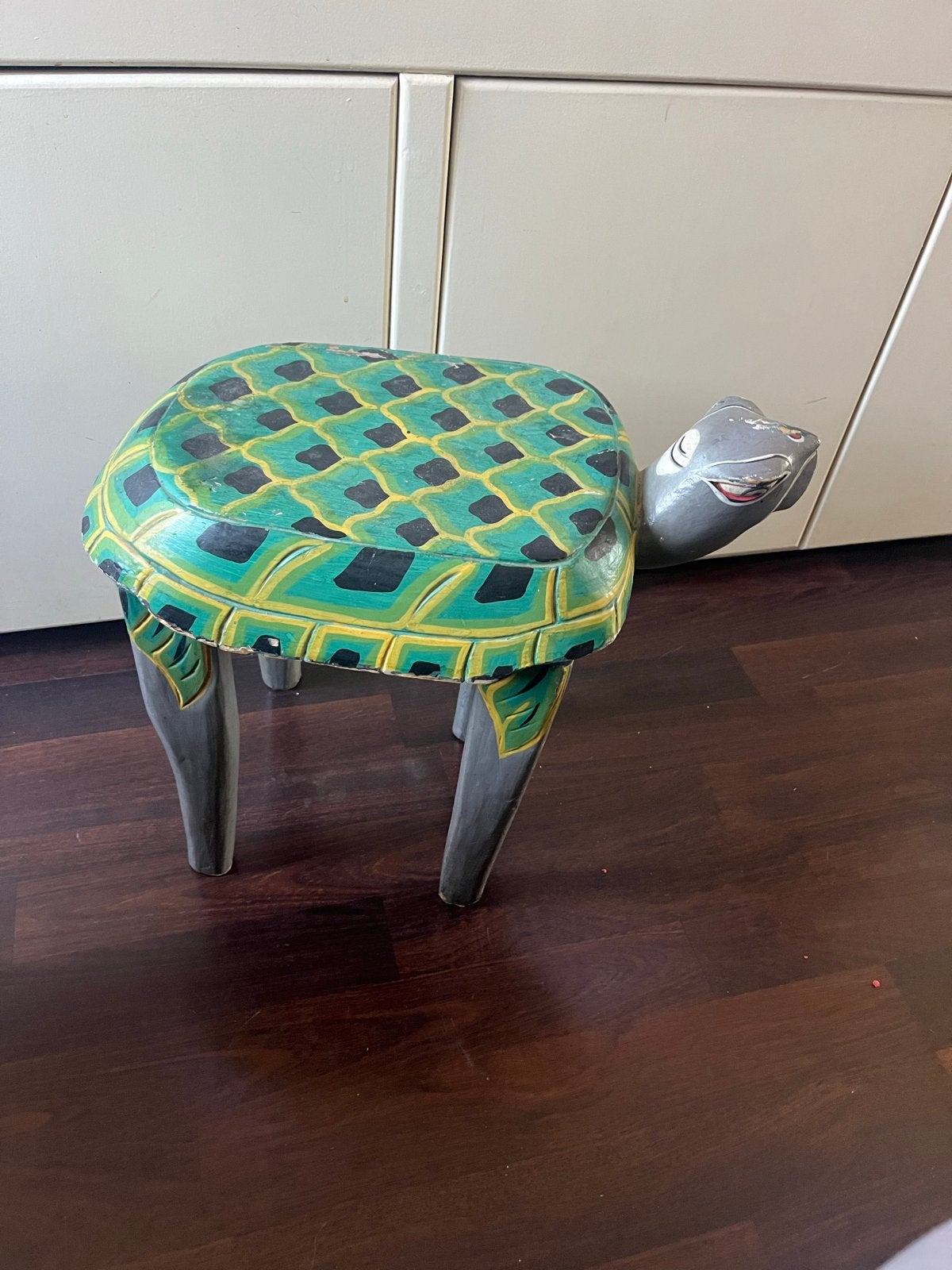 Decoratieve schildpad krukje - Handgeschilderd, Antiek en Kunst, Ophalen