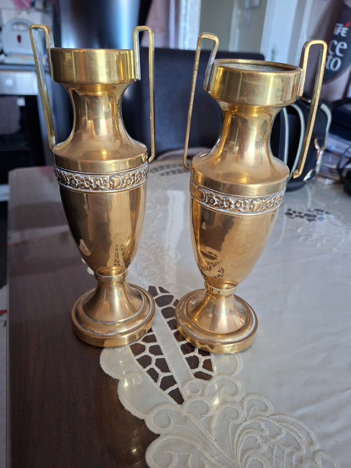 Set van 2 messing vazen met decoratieve rand, Antiek en Kunst, Ophalen