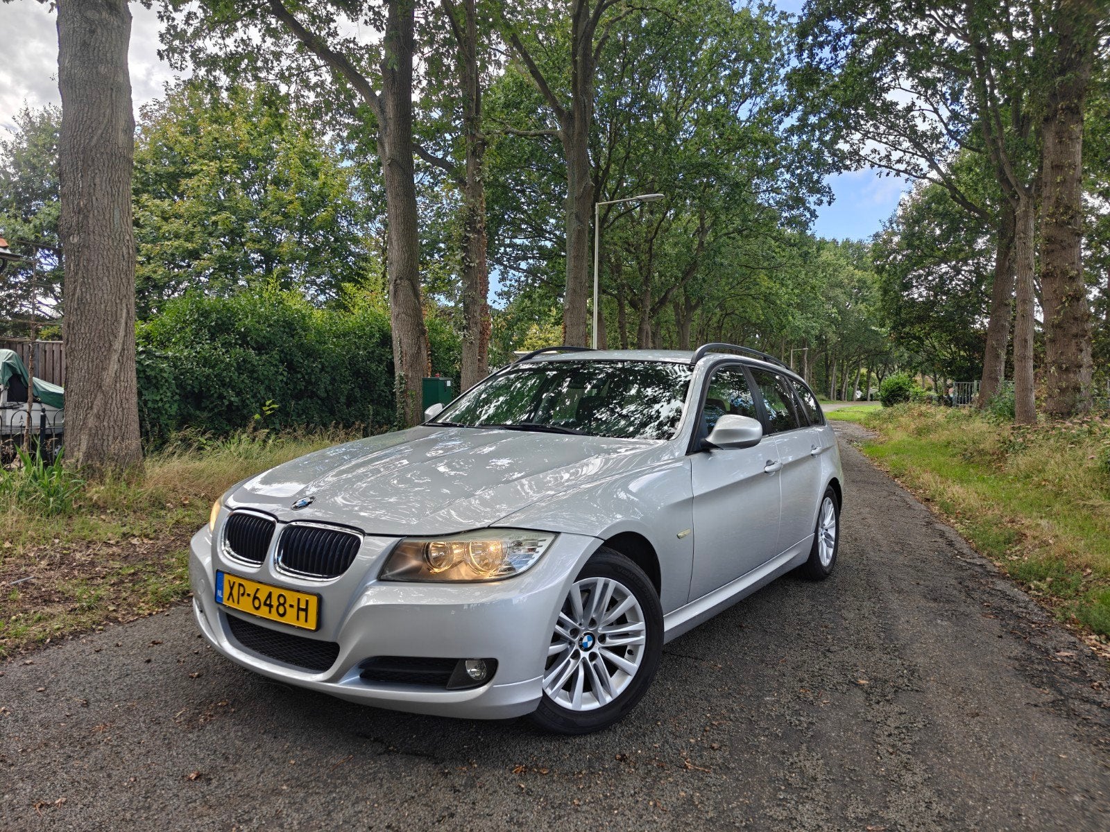 BMW 3-Serie 2.0 318 I Touring 2009 Grijs, Auto's, Achterwielaandrijving, Handgeschakeld, Particulier, 1405 kg