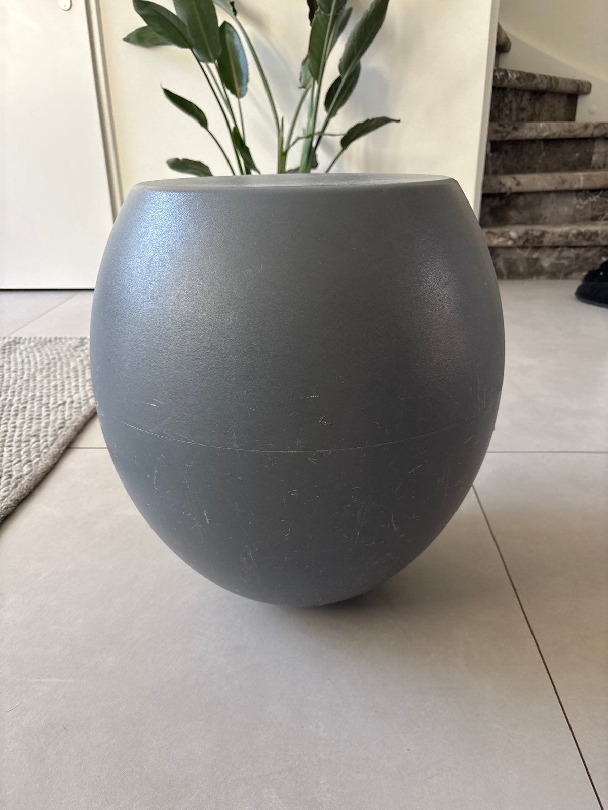 Grijze kunststof wobble kruk, Ophalen, Gebruikt, Kunststof, Modern