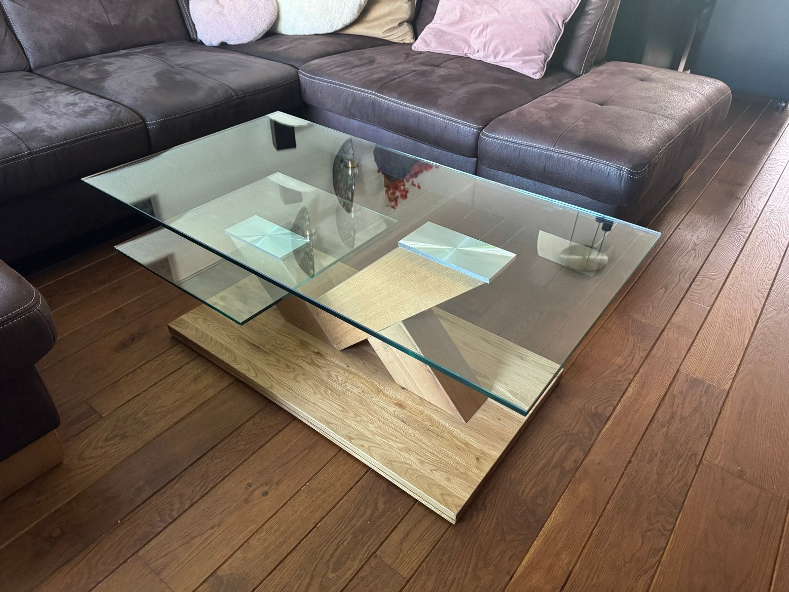 Moderne salontafel met glazen blad en houten voet onderstel, 100 tot 150 cm, Rechthoekig, 50 tot 100 cm, Ophalen of Verzenden