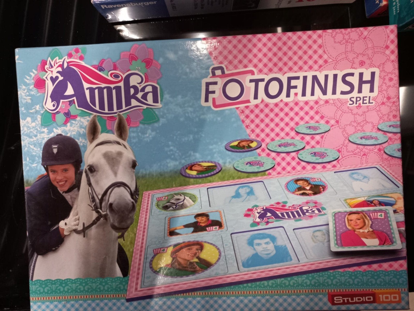 Amika Fotofinish Spel - Studio 100, Hobby en Vrije tijd, Ophalen, Zo goed als nieuw, Studio 100