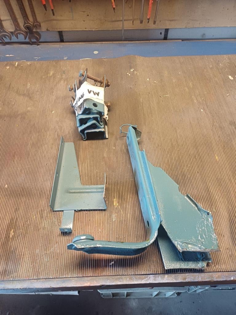 Ophangpunten Motor 1600 & Luchtfilterbak Behuizing Steun vw, Auto-onderdelen, Ophalen of Verzenden, Gebruikt, Volkswagen