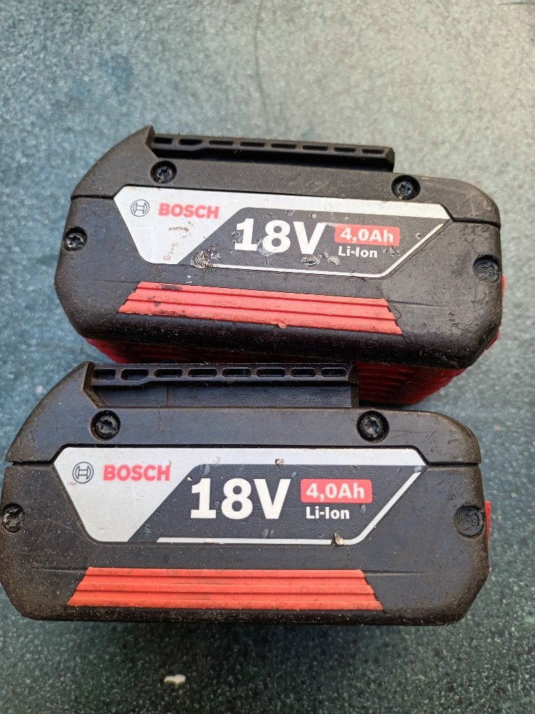 boormachine accus 18 V en lader Bosch profesional, Ophalen of Verzenden, Zo goed als nieuw