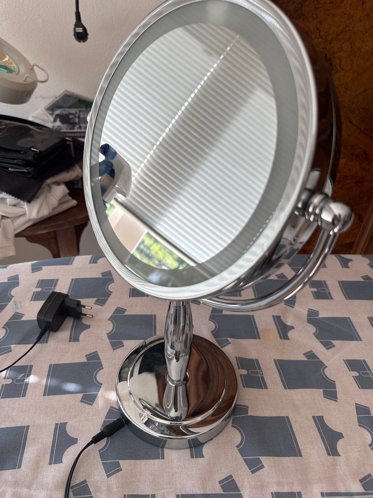 Verlichte make-up spiegel met vergrotingsfunctie, Huis en Inrichting, Woonaccessoires | Spiegels, Ophalen, Minder dan 50 cm, Gebruikt