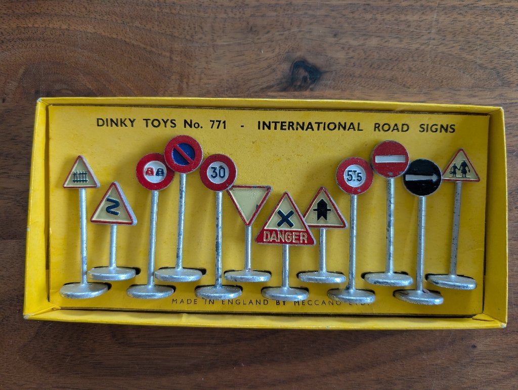Dinky Toys No. 771 Internationale Verkeersborden, Verzamelen, Ophalen of Verzenden, Gebruikt