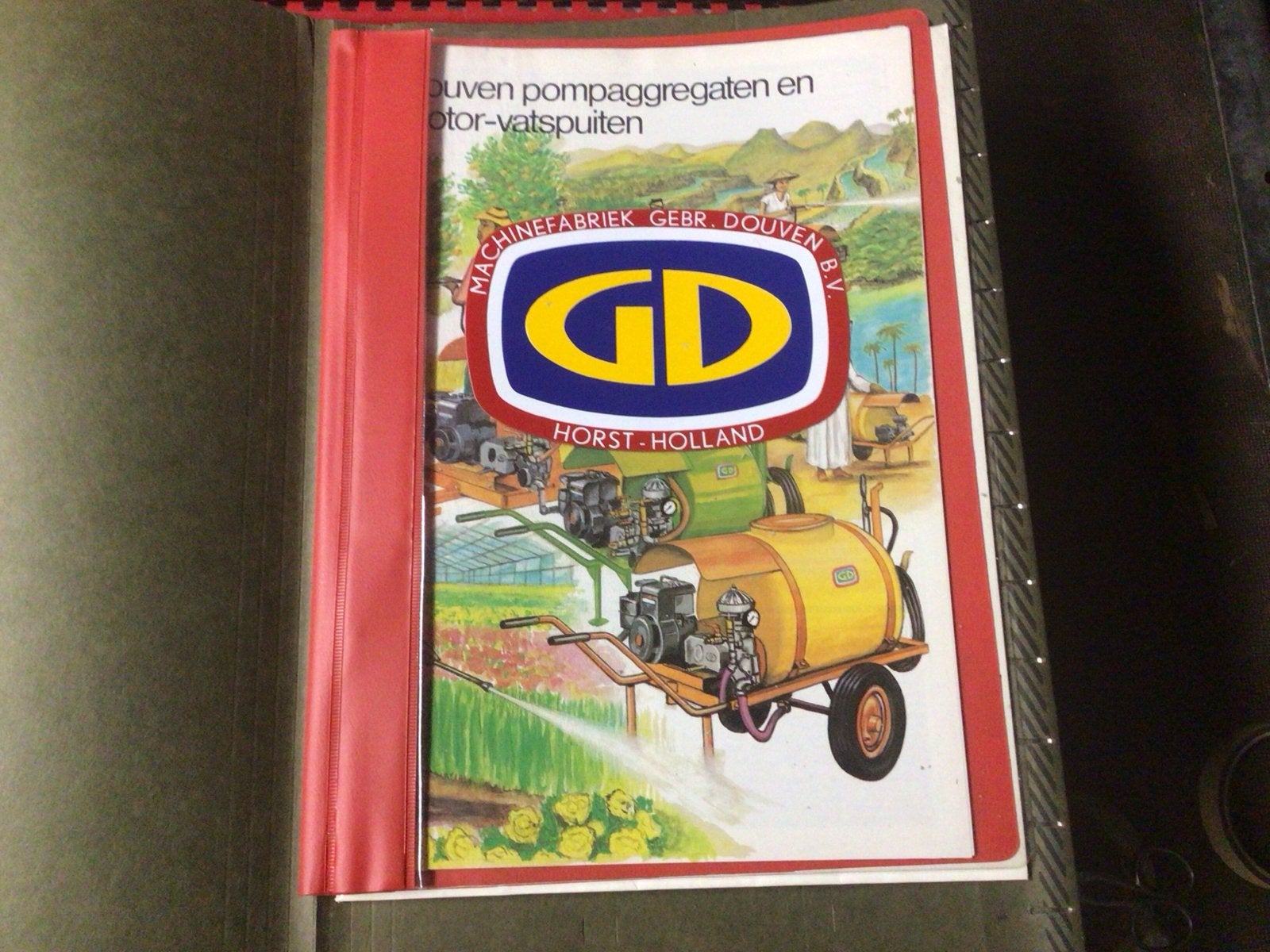 Mapje met Douven pomp aggregaten en motor-vatspuiten folder, Ophalen of Verzenden, Gelezen, Folder