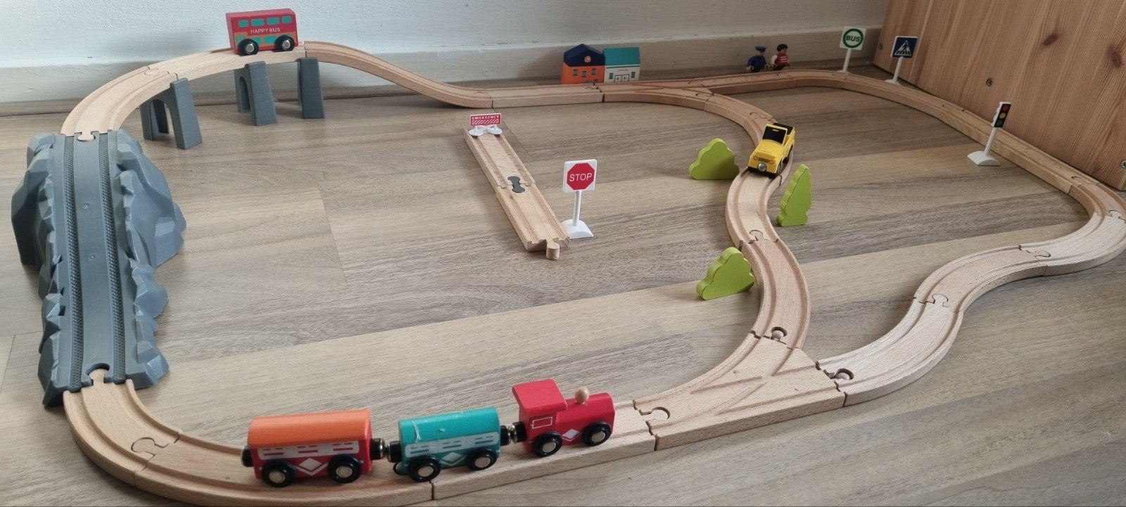 Houten treinbaan met treinen, Kinderen en Baby's, Speelgoed | Thomas de Trein, Ophalen of Verzenden, Zo goed als nieuw