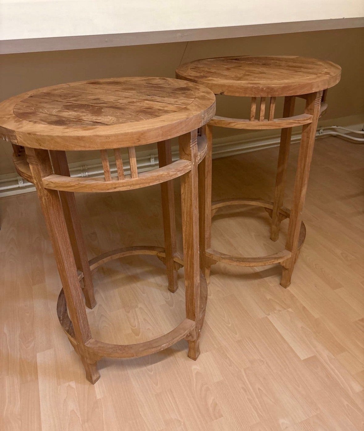 Set van 2 Teakhouten Bartafels 100cm hoog, 65cm diameter, Ophalen, Gebruikt