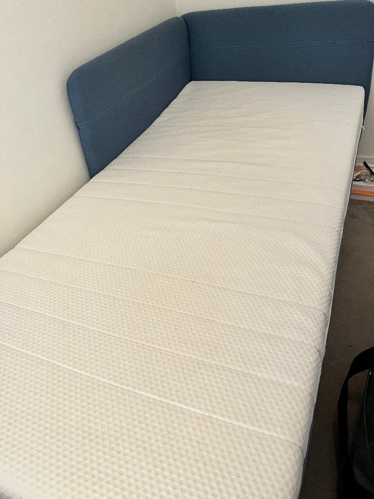 Great condition - IKEA BLAKULLEN bed with mattress, Ophalen, Eenpersoons, Blauw, 140 cm