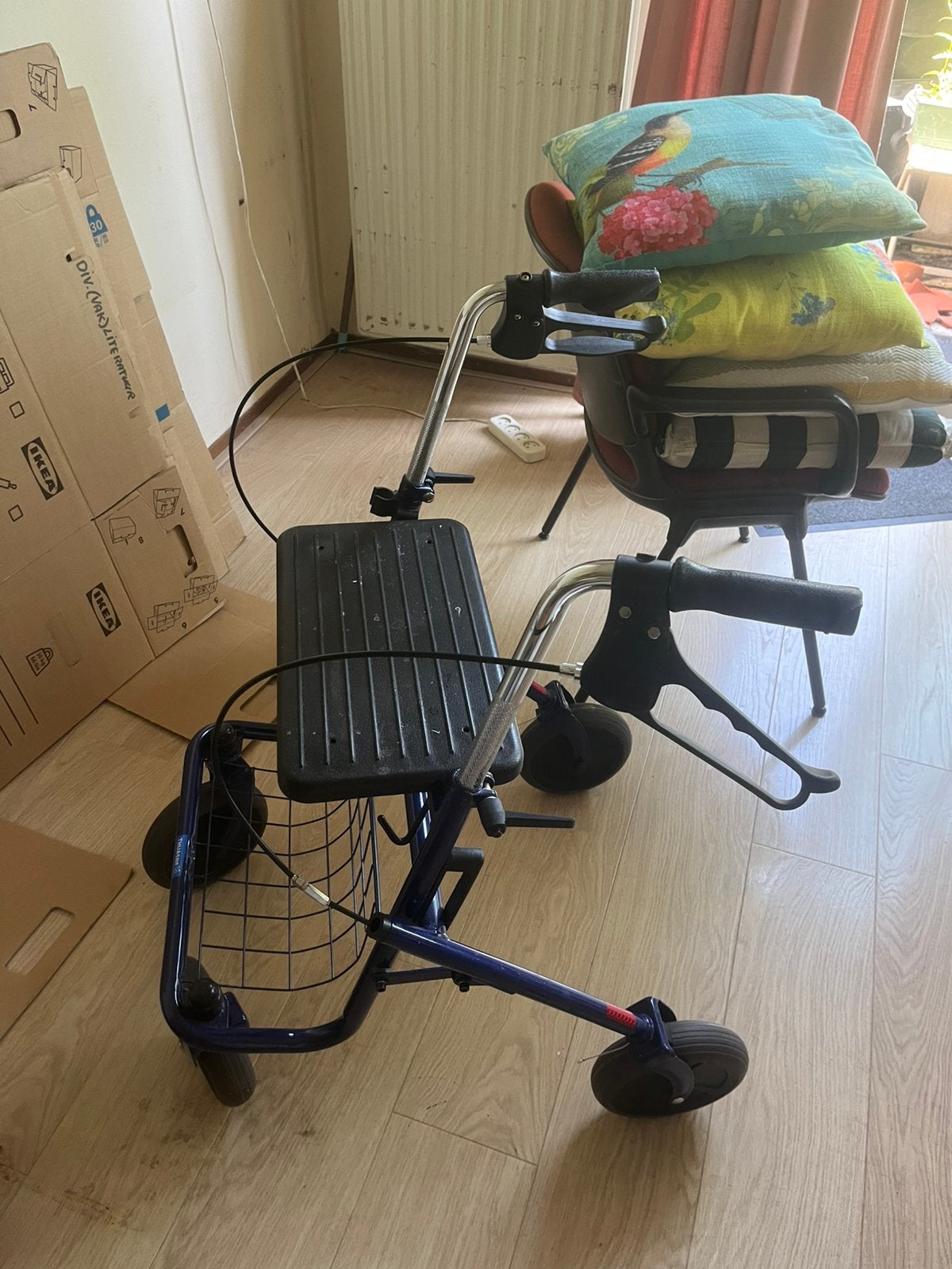 Rollator thuasne blue quatro, Ophalen, Opvouwbaar, Zo goed als nieuw