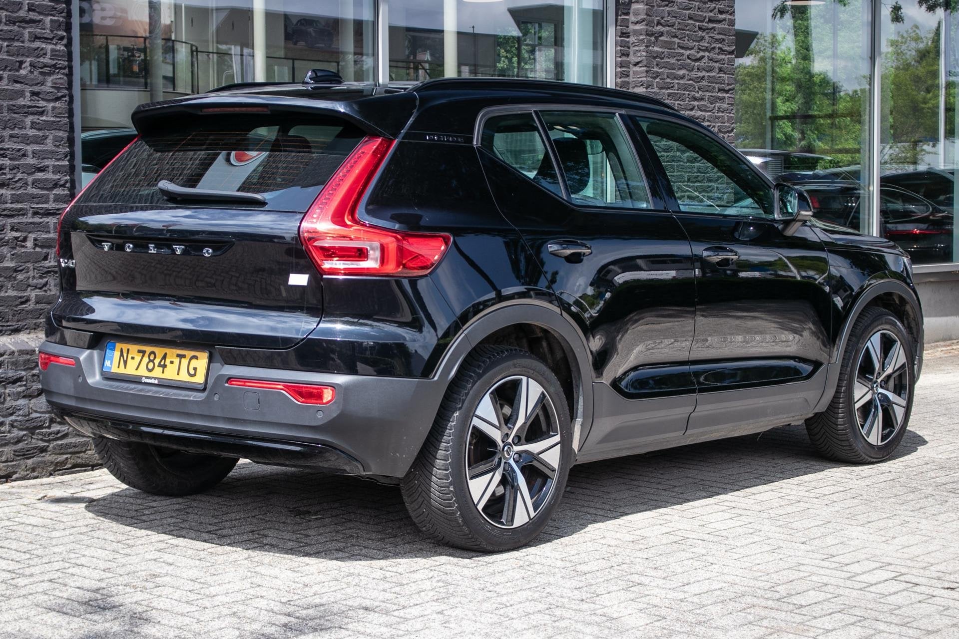 Volvo XC40 Recharge Core | Stoel/stuurverw. | Carplay | Navi, Stof, Gebruikt, 422 km, Zwart