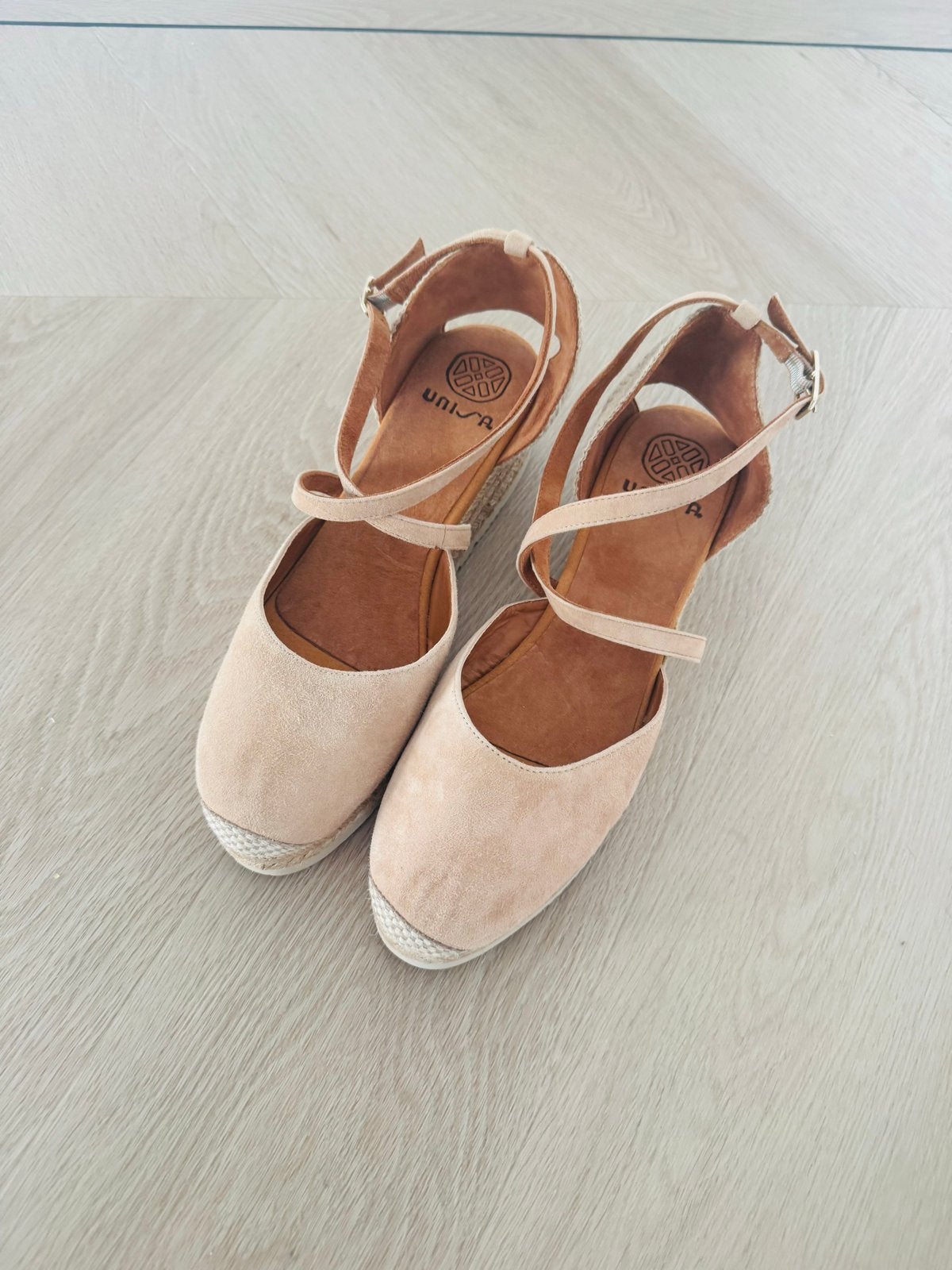 Unisa Espadrilles Maat 40 - nieuw, Kleding | Dames, Schoenen, Ophalen of Verzenden, Zo goed als nieuw, Beige, Espadrilles of Moccasins