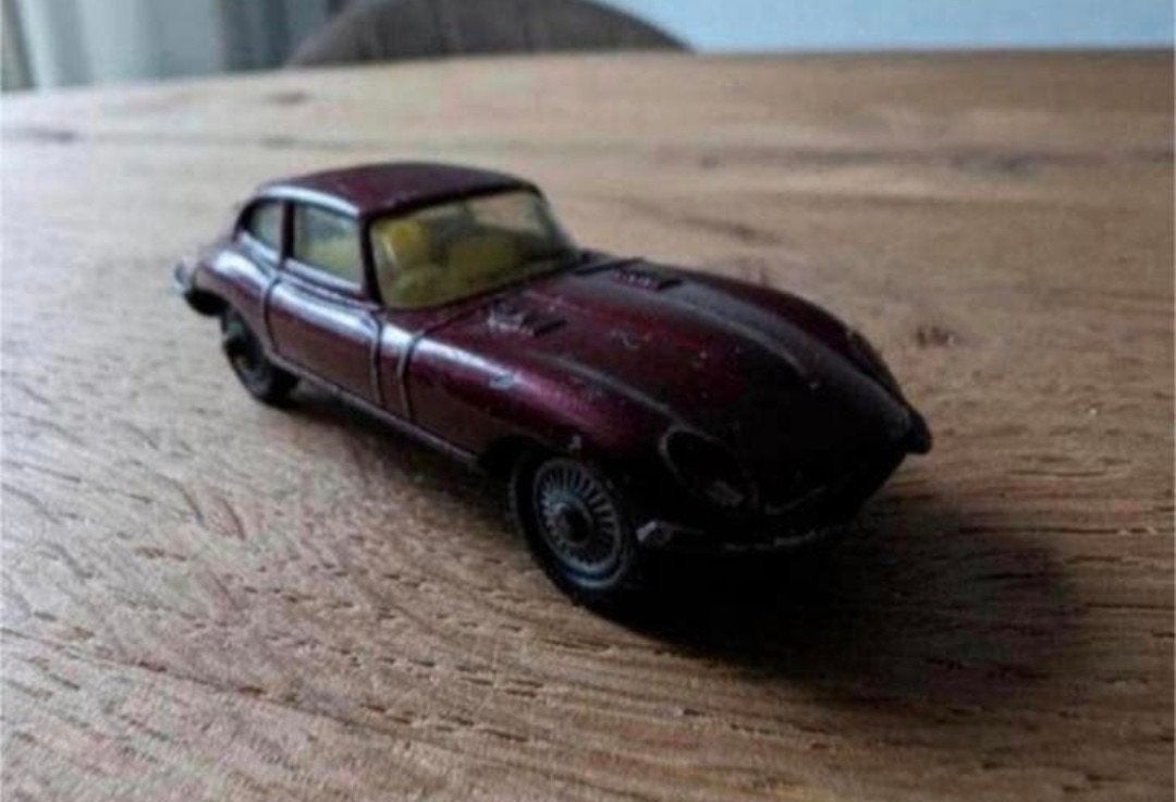 Husky Jaguar E-Type 2+2, Hobby en Vrije tijd, Modelauto's | Overige schalen, Ophalen of Verzenden, Gebruikt, Auto