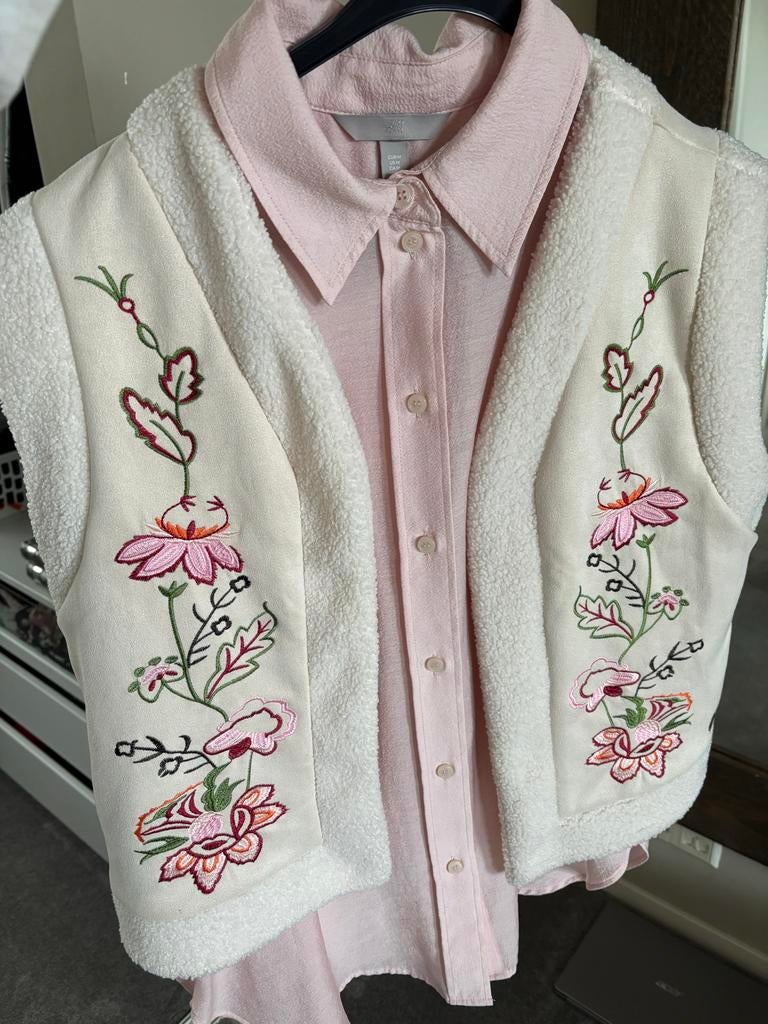 Ambika gilet met roze blouse, Ophalen of Verzenden, Nieuw, Maat 38/40 (M), Beige