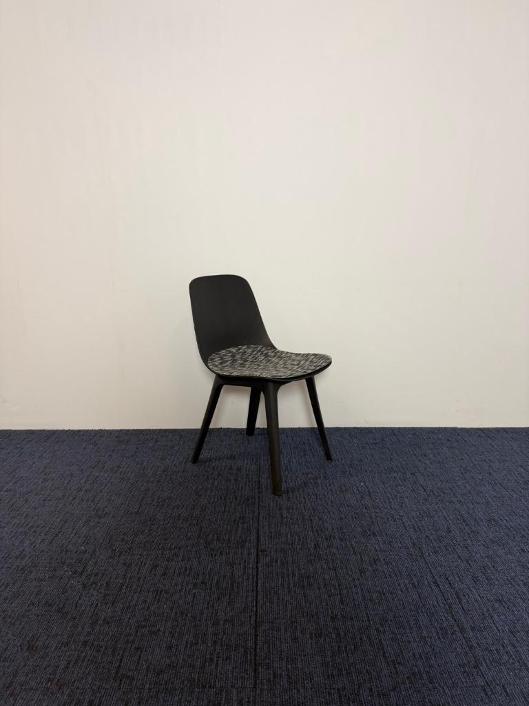 2 x Vergaderstoel IKEA ODGER (incl. kussentje) - antraciet, Huis en Inrichting, Stoelen, Ophalen, Kunststof, Gebruikt, Twee