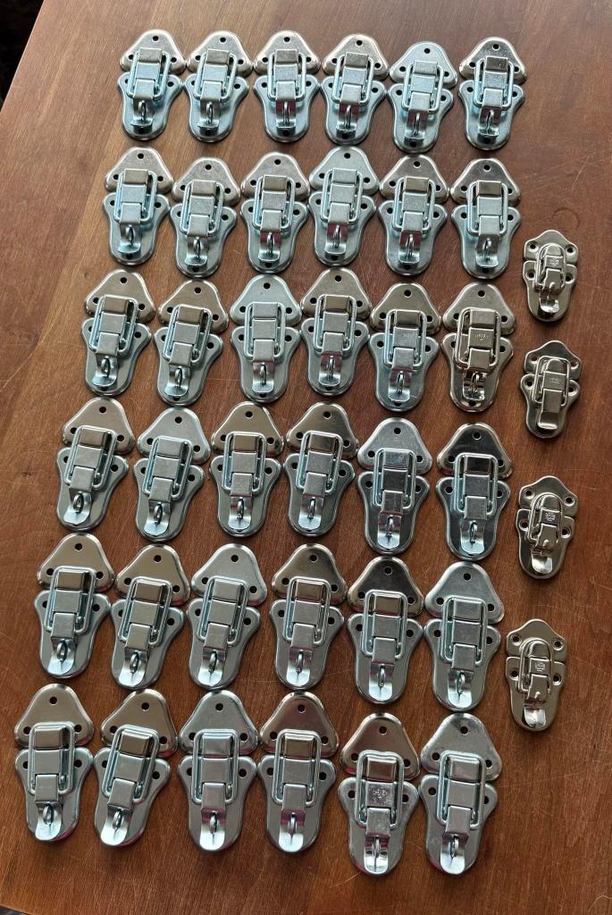 Flightcase-materiaal: 36x opbouwslot groot en 4x klein, Ophalen of Verzenden, Nieuw, Overige instrumenten, Flightcase