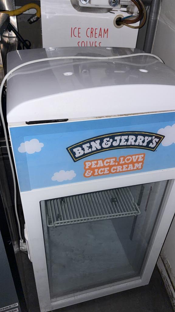 Ben & Jerry's IJsvitrine - Compact en Stijlvol, Witgoed en Apparatuur, Vriezers en Diepvrieskisten, Ophalen, Zo goed als nieuw