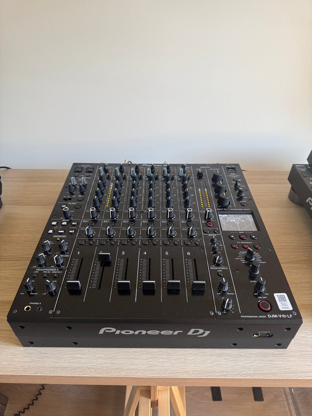 DJM V-10 LF, Ophalen, Zo goed als nieuw, 5 tot 10 kanalen, Microfooningang