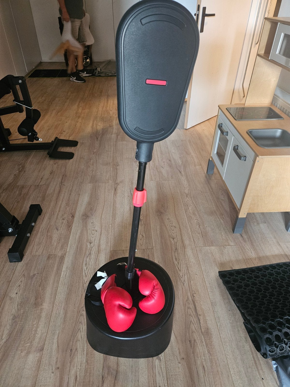 Decathlon boksset met staande bokszak en handschoenen, Ophalen, Gebruikt, Bokszak