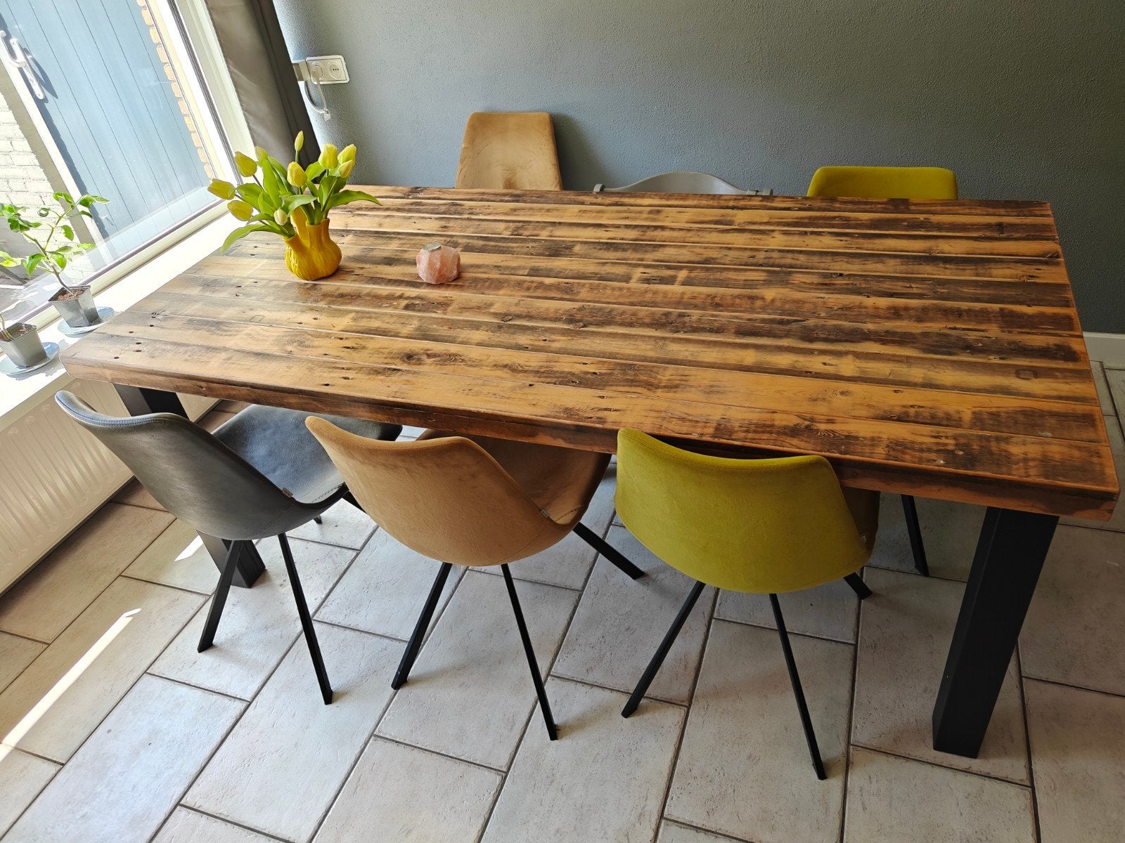 Mooie tafel van oude festivalvloeren, Huis en Inrichting, Tafels | Eettafels, Ophalen, Gebruikt, 50 tot 100 cm, Vijf personen of meer