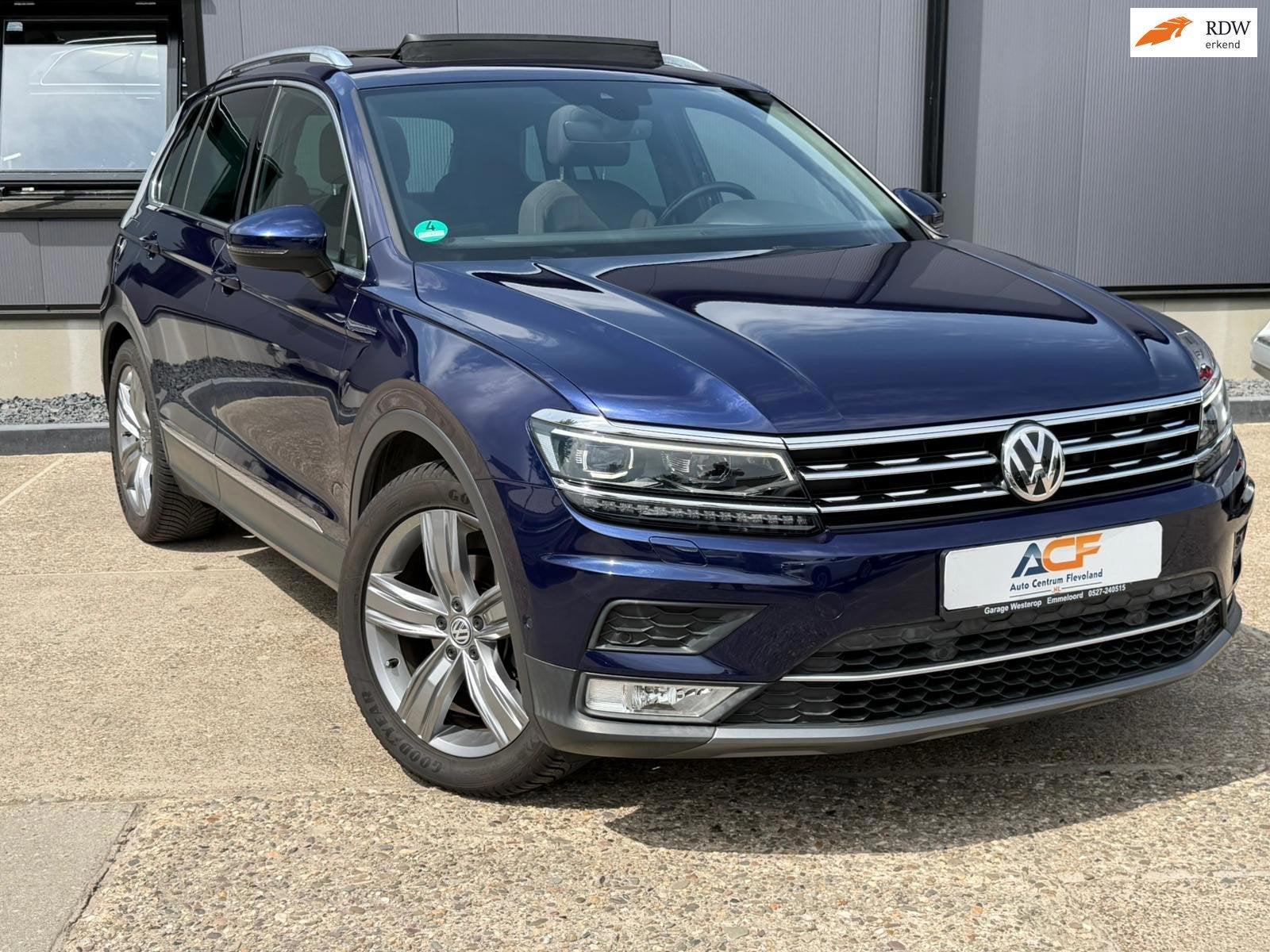 Volkswagen Tiguan 1.4 TSI ACT Highline / DIGI DASH/PANO/DYNA, Zwart, 4 cilinders, 150 pk, Blauw