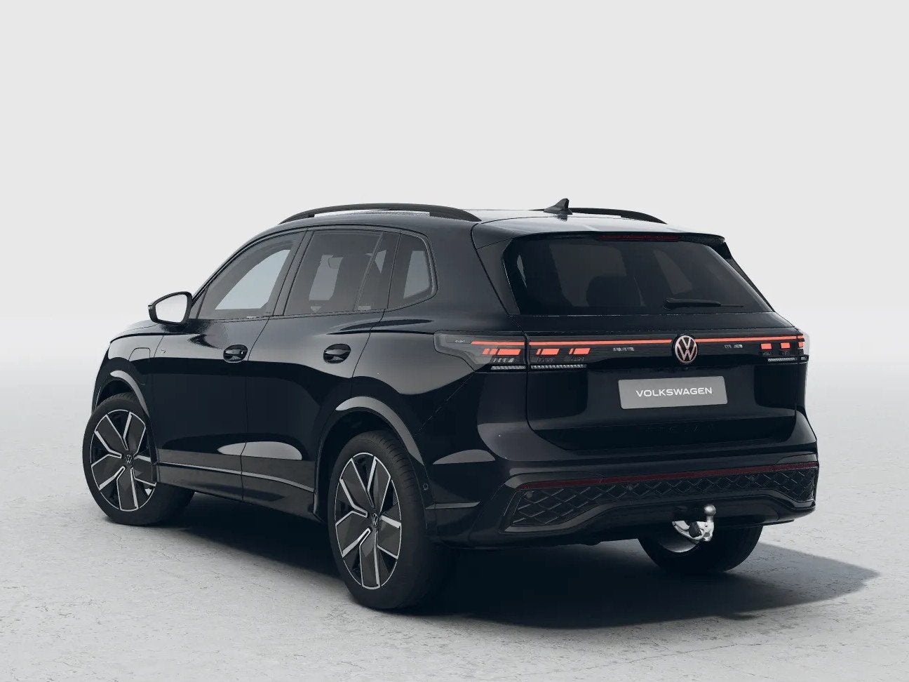 Volkswagen Tiguan R-Line Edition 1.5 eHybrid 204 PK | Black, Stof, 1498 cc, 150 min, Plug-in hybride