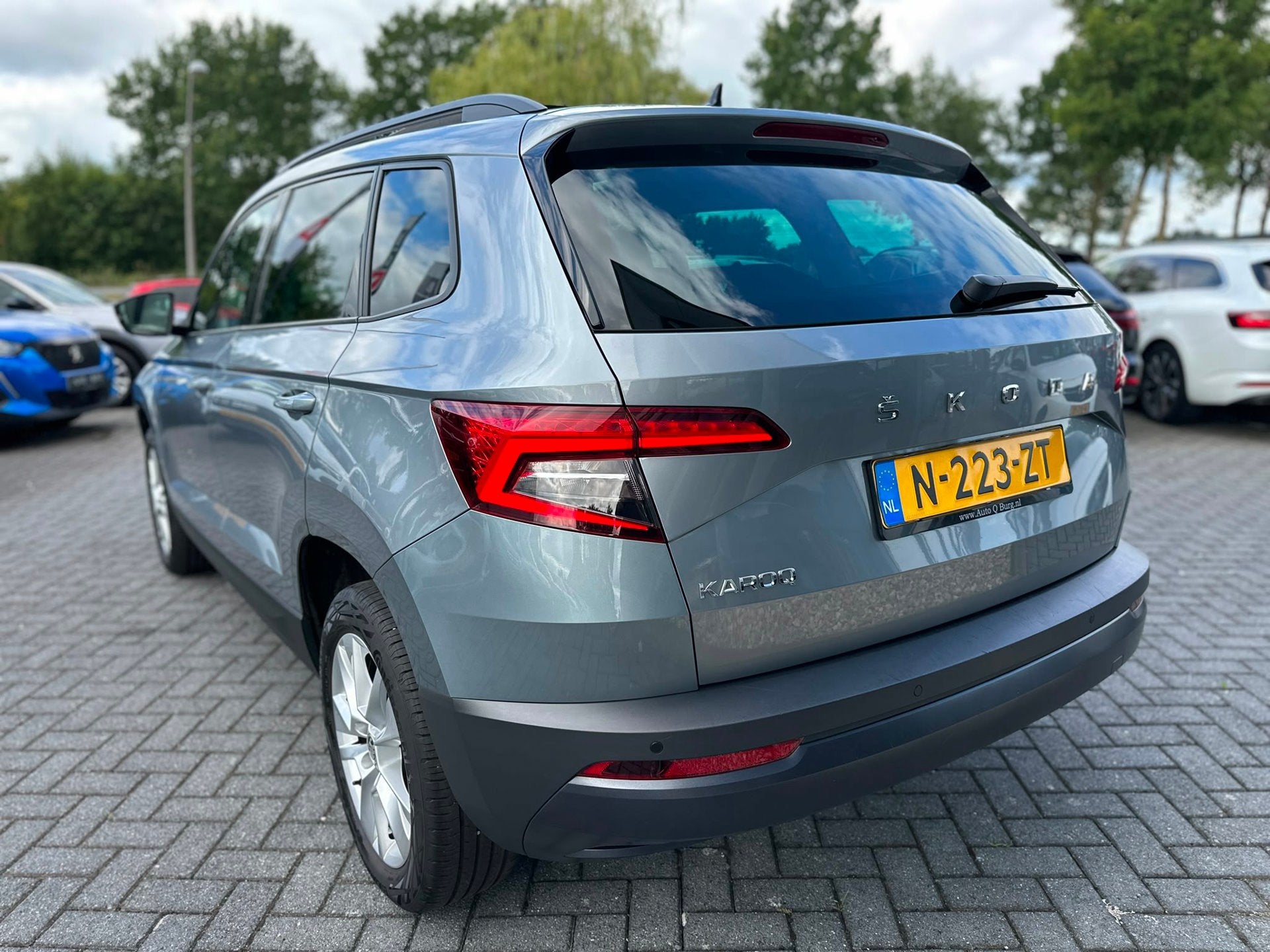 Skoda Karoq 1.5 TSI Automaat | BTW| Panoramadak | Climat CC, Auto's, Dealer onderhouden, Stof, 4 cilinders, Automatische klimaatregeling