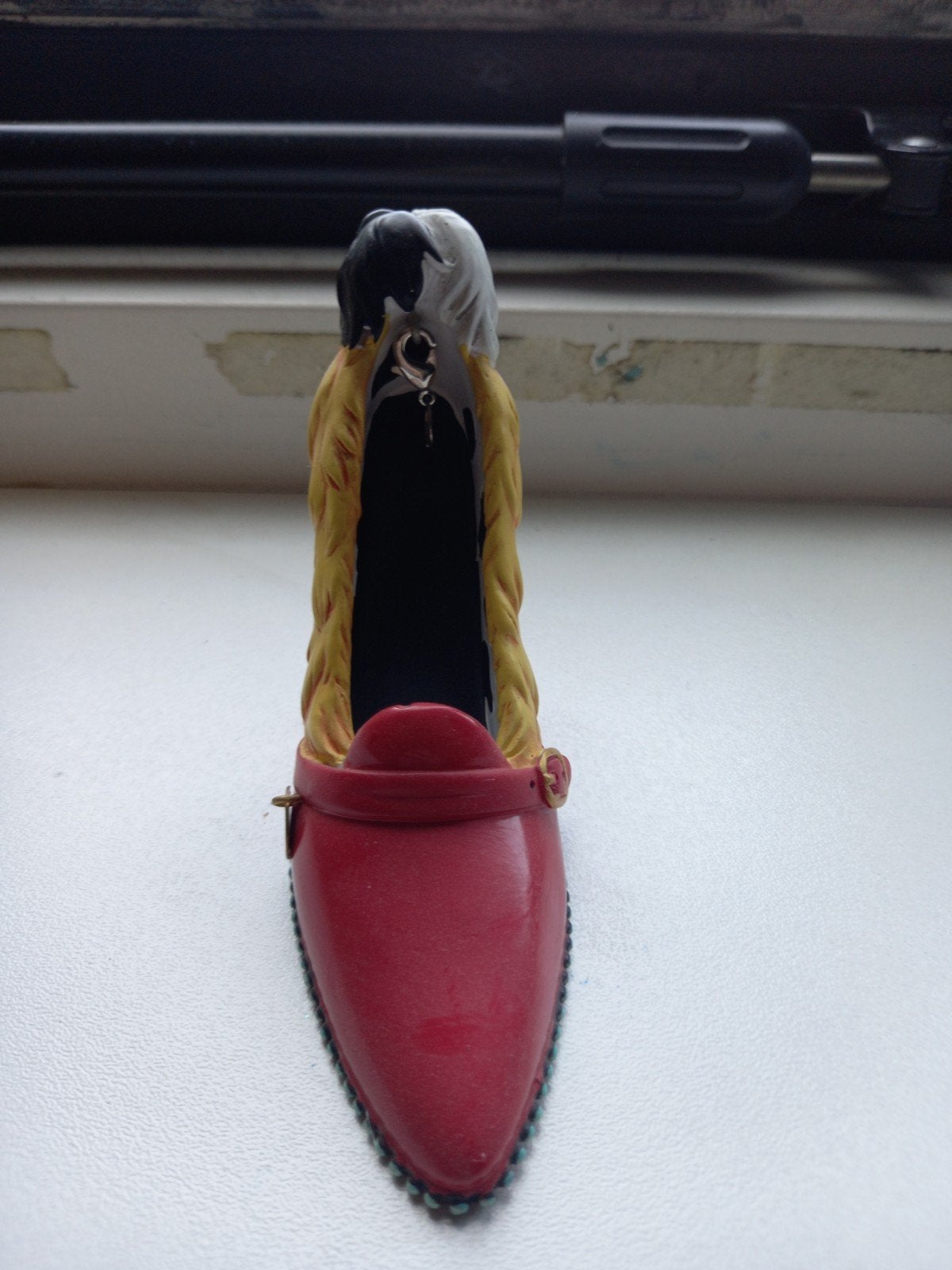 Cruelle, disney ornament schoentje, Ophalen of Verzenden, Overige figuren, Zo goed als nieuw, Beeldje of Figuurtje