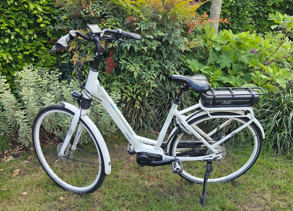 Elektrische damesfiets. Giant Prime E+. Wit. Middenmotor., Versnellingen, Zo goed als nieuw, 50 tot 53 cm, Schijfrem