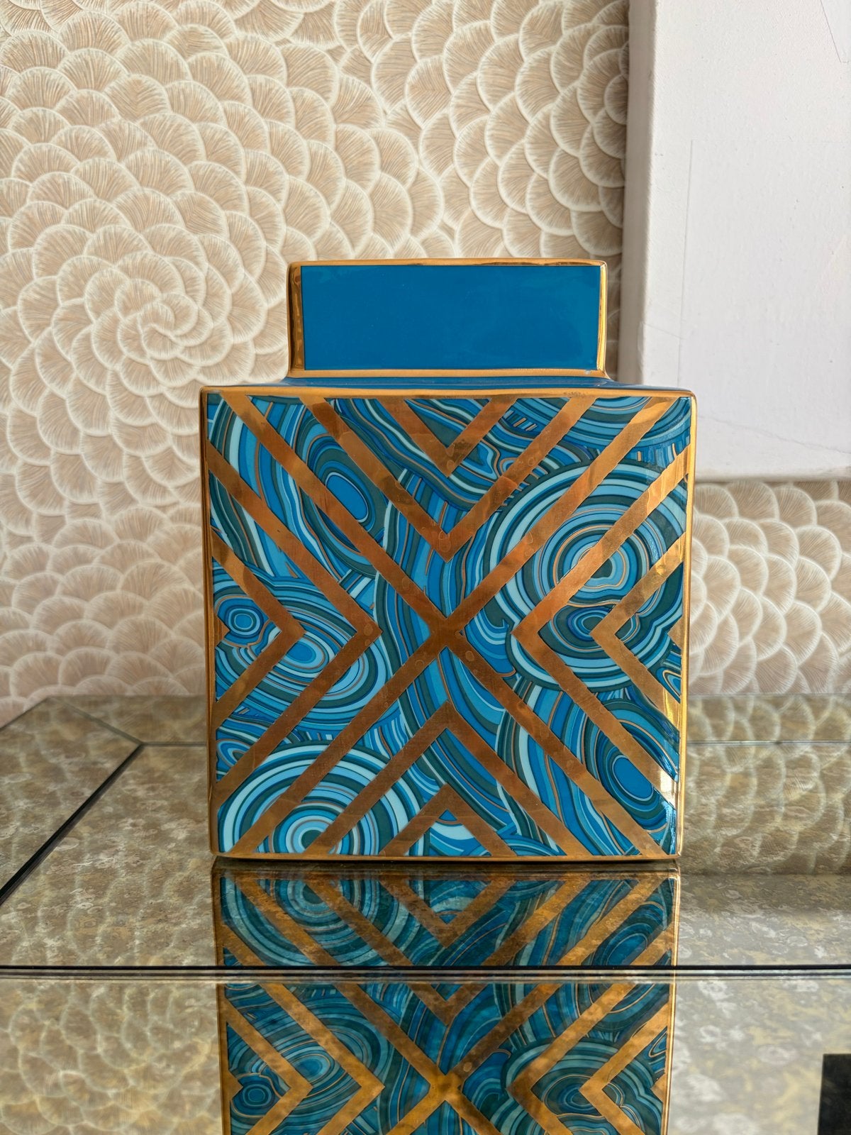 Jonathan Adler Blue Malachite Gold X Vase, Ophalen, Zo goed als nieuw, Met deksel, Blauw