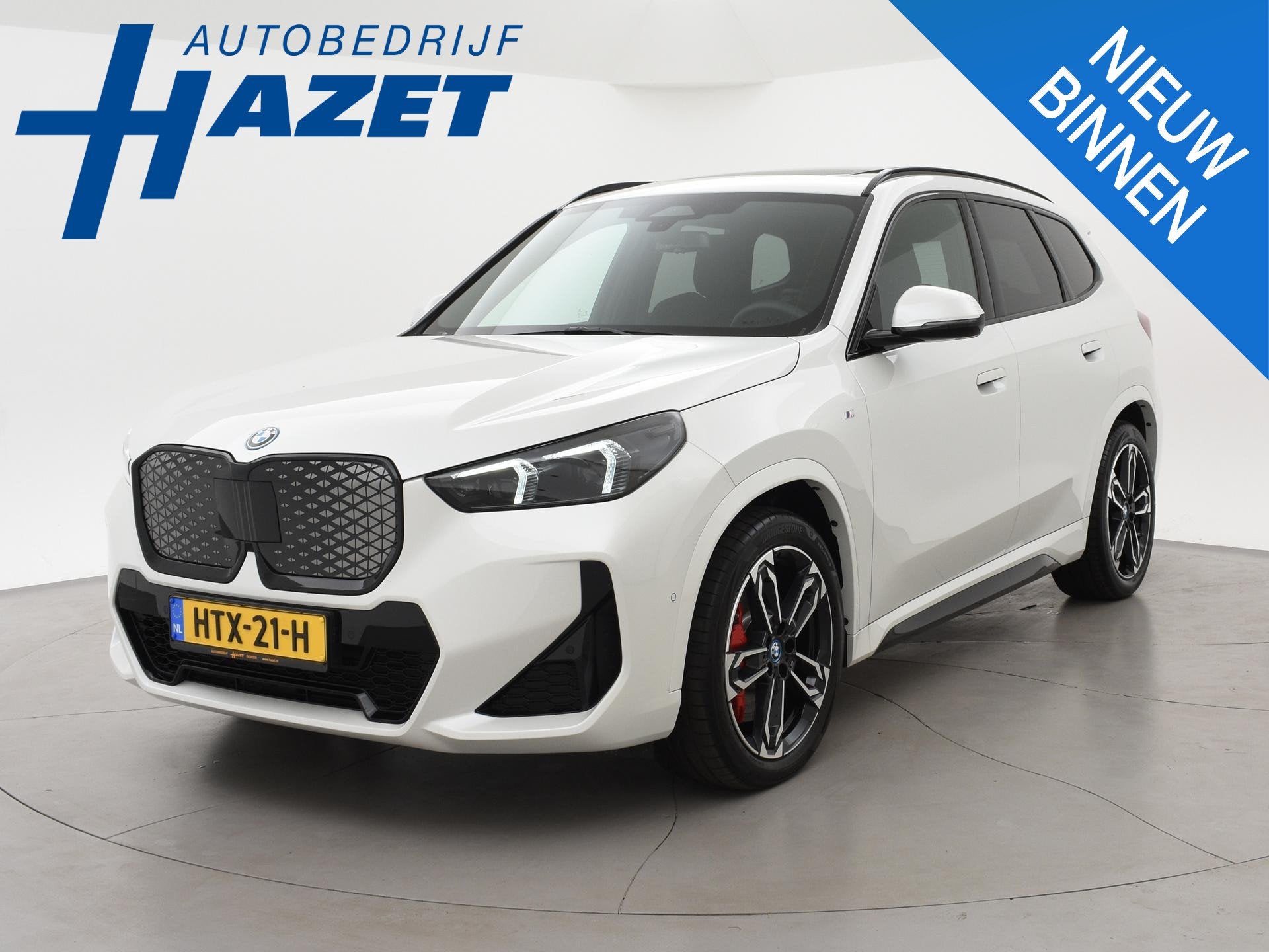 BMW iX1 eDrive20 67 kWh M-SPORT *46 KM NIEUW* + PANORAMA | P, Gebruikt, Wit, 204 pk, SUV of Terreinwagen